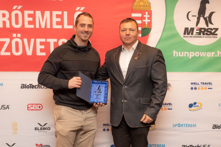 Read more about the article Ünnepeltek az erőemelők
