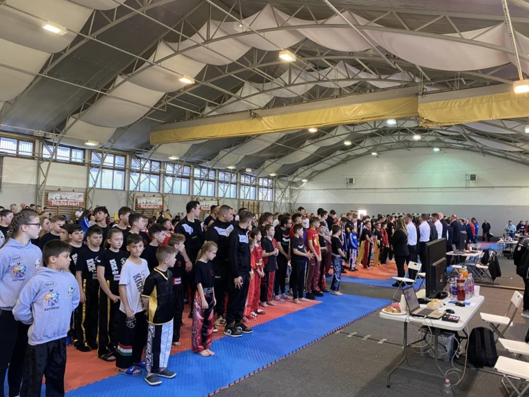 Read more about the article Több mint 300-an kick-boxoltak Nádudvaron