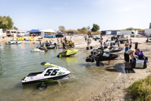 Jet-Ski Magyar Nagydíj: Rekord mezőny és feszült várakozás Győrzámolyban