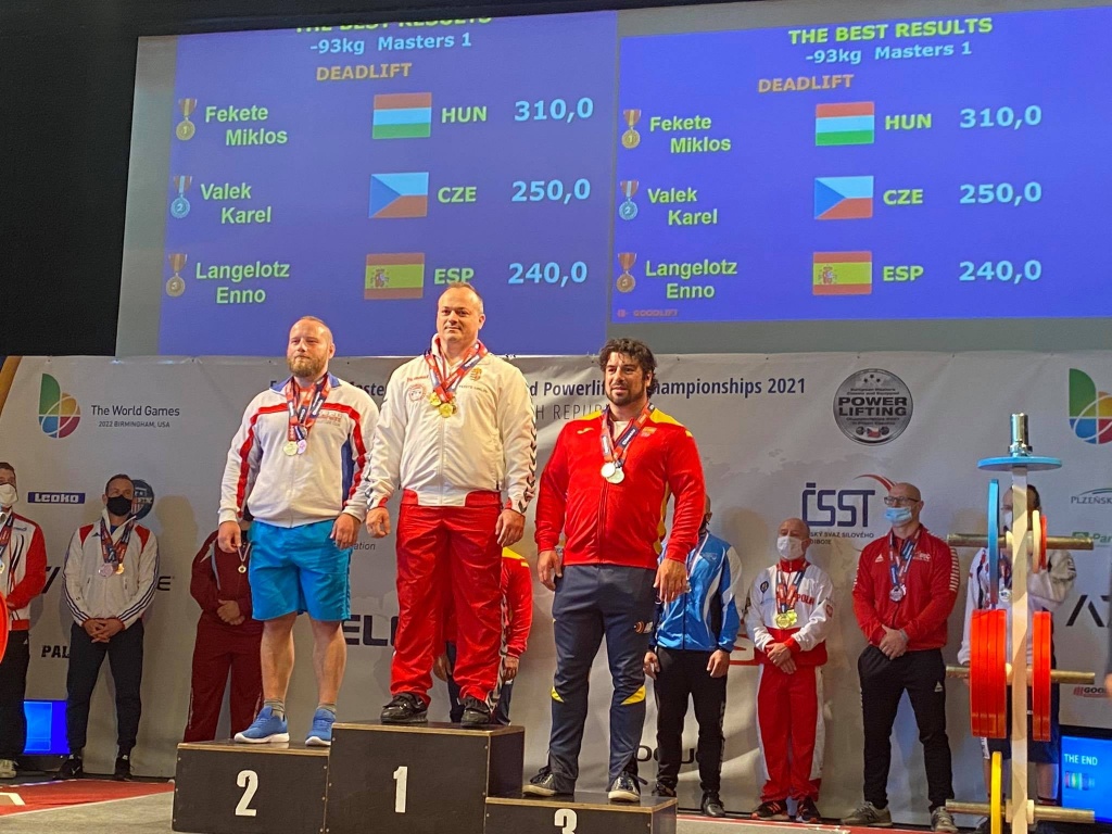 Read more about the article Erőemelés – A magyar masters versenyzők hengereltek az Eb-n