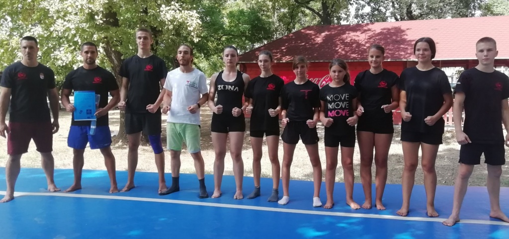 Read more about the article Kick-box formagyakorlat tábor volt Gyopárosfürdőn