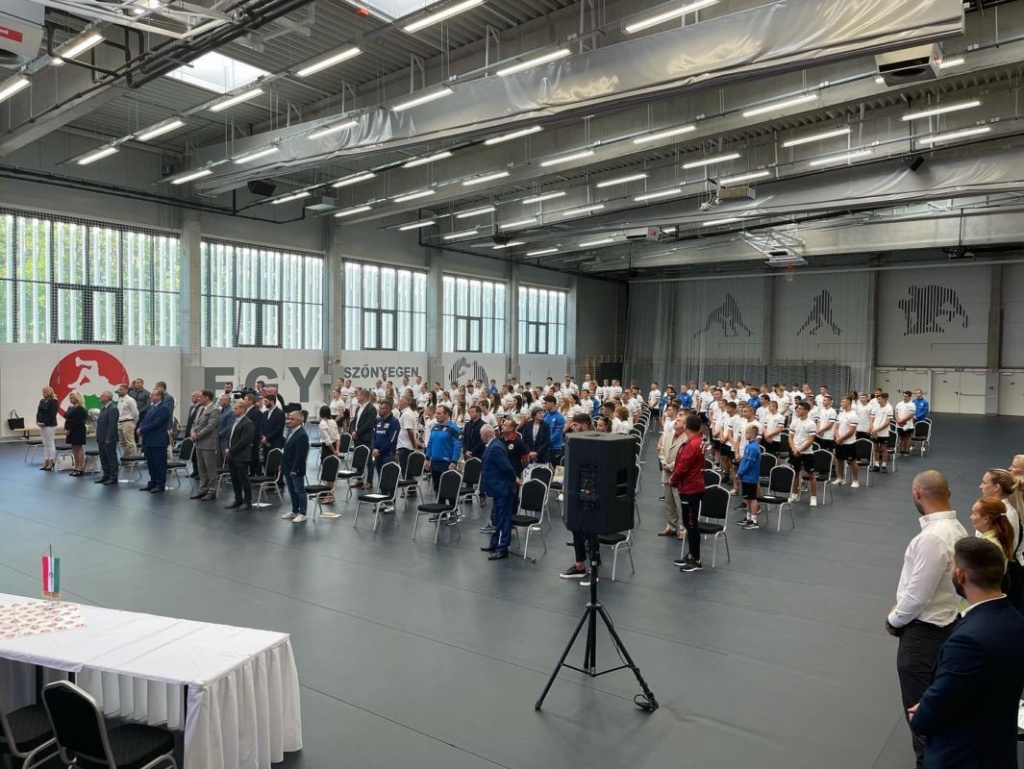 Read more about the article Évnyitó az akadémián