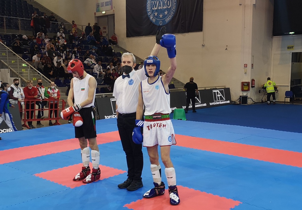 Read more about the article Száraz Gergő duplázott a kick-box világbajnokságon