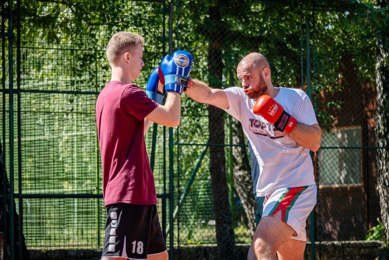 Read more about the article Formagyakorlat arany és veterán sikerek a kick-box vb-n