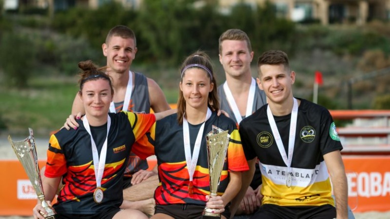 Read more about the article Teqball – Amerikában győzött a Janicsek Zsanett, Blázsovics-Petri Zsófia páros