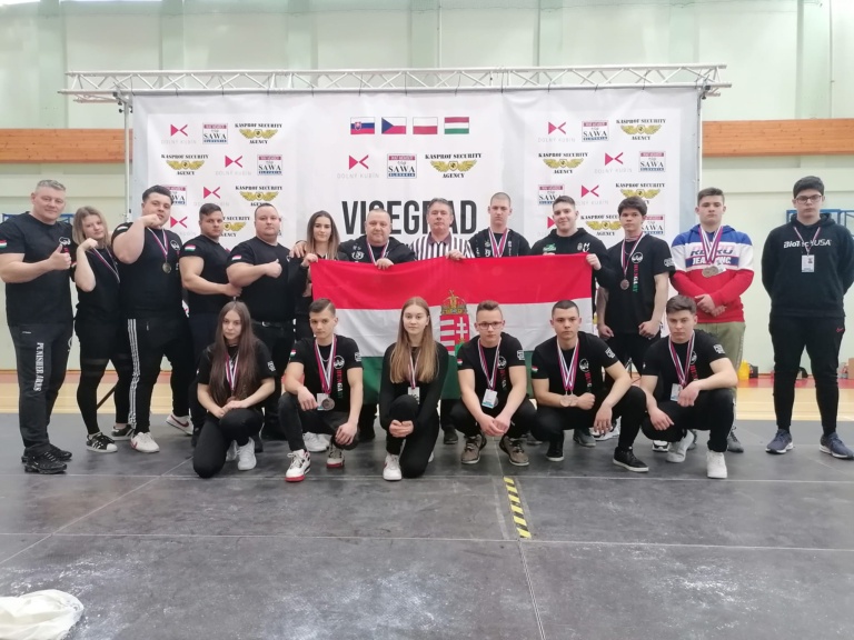 Read more about the article Szkander – 23 magyar érem a V4-es országok junior Grand Prix-versenyén