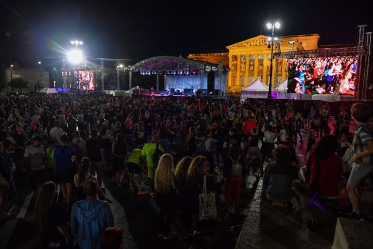Read more about the article Húszezren sportoltak a Mozgás Éjszakáján!