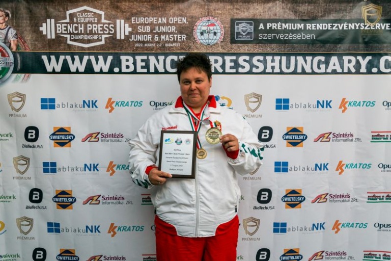 Read more about the article Fekvenyomó Eb: Két magyar arany a felnőtteknél!