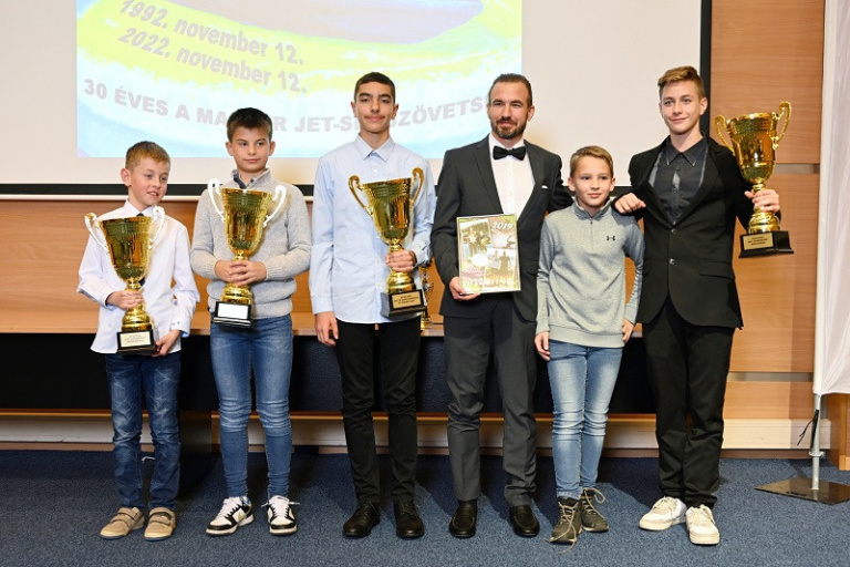 Read more about the article Jet-ski: Biztató jövő, erős utánpótlás