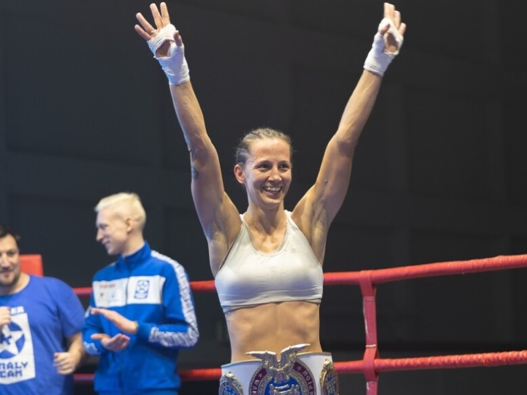 Read more about the article Busa Gabriella profi világbajnoki címet szerzett!