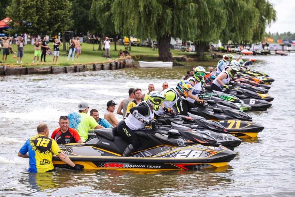 Read more about the article Jet-ski: Több magyar áll dobogós helyen a zárónap előtt…