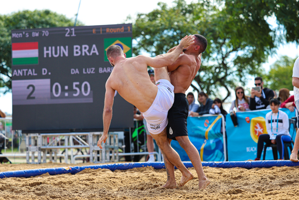 Read more about the article Olimpiai sportág lehet a strandbirkózás?