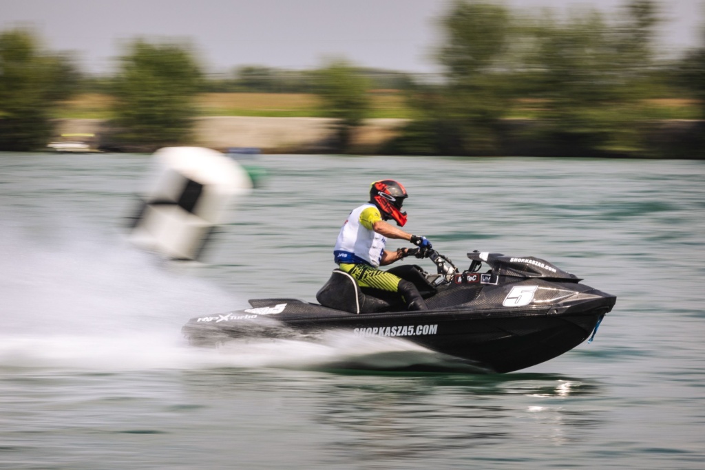 Read more about the article Jet-Ski Magyar Nagydíj: Kilenc magyar érem Győrzámolyban!
