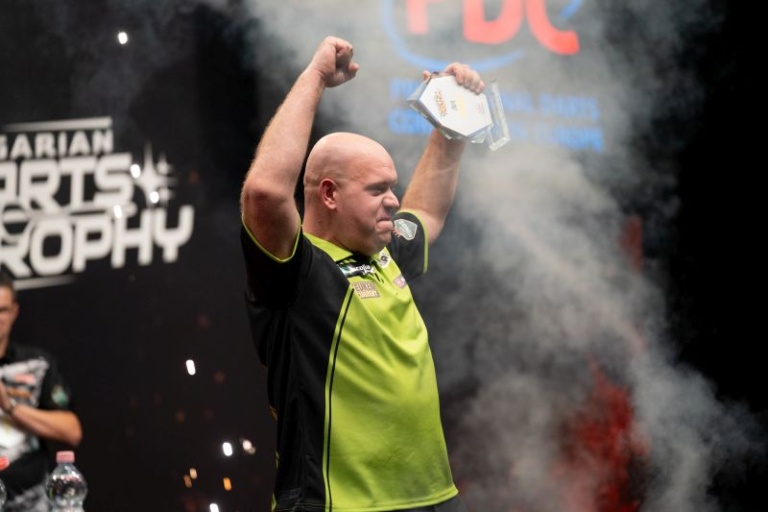Read more about the article IV. Hungarian Darts Trophy – Michael van Gerwen győzött, vasárnap is volt kilencnyilas