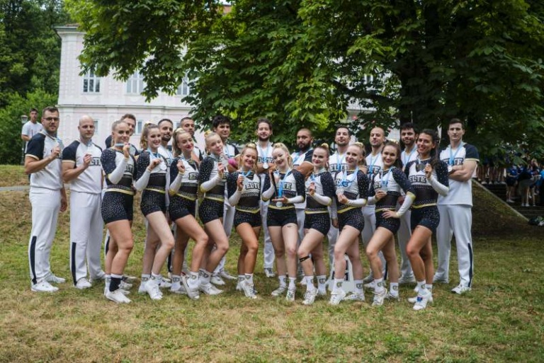Read more about the article Két ezüstéremmel kezdett a magyar válogatott a cheerleading Európa-bajnokságon!
