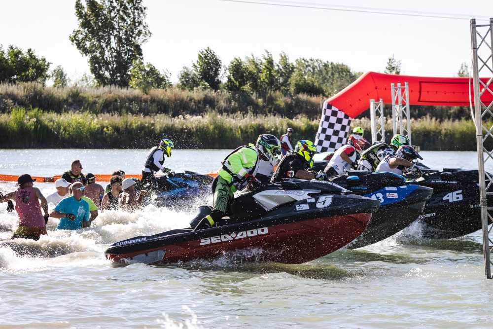 Read more about the article Jet-ski Eb és junior vb: A sportág világsztárjai mellett zene, családi élmény Győr-Győrzámolyban